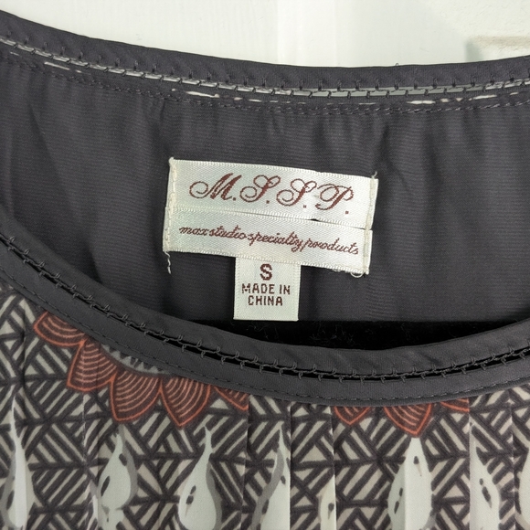 Elegant Geometric Long Sleeve Dress - Picture 4 of 5